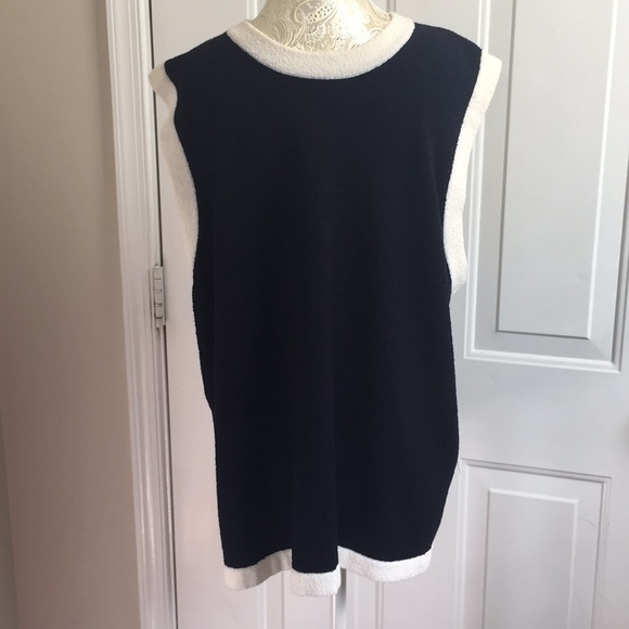 Outlander Woman Sleeveless Top in 2X - Picture 2 of 8